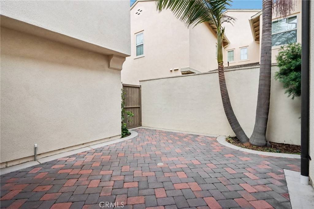 Irvine, CA 92618,32 Peony