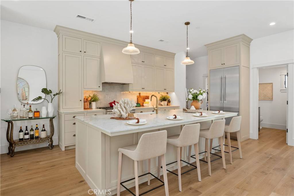 Newport Beach, CA 92663,337 Holmwood DR