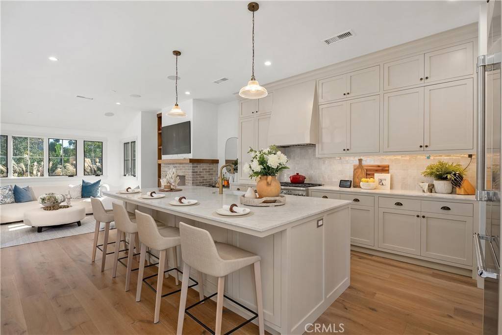 Newport Beach, CA 92663,337 Holmwood DR