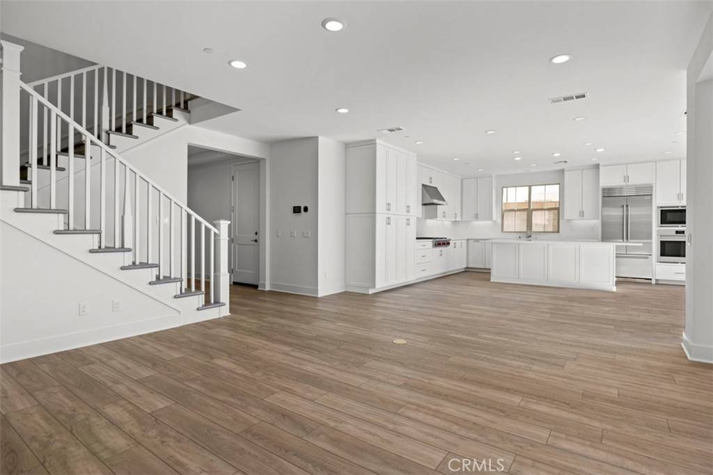 Irvine, CA 92602,242 Collino