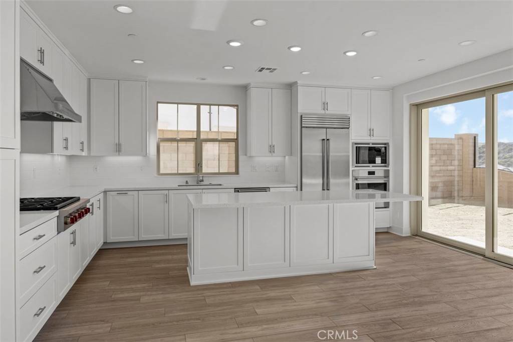 Irvine, CA 92602,242 Collino