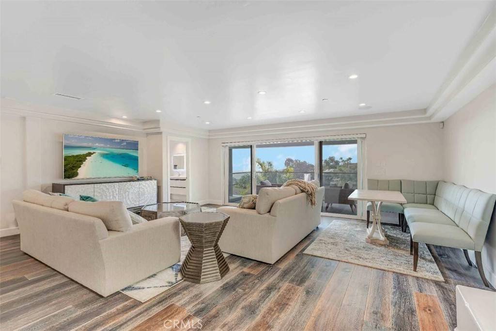 Laguna Beach, CA 92651,986 Oriole DR