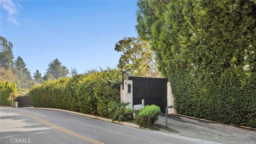 Los Angeles, CA 90210,2828 Benedict Canyon DR