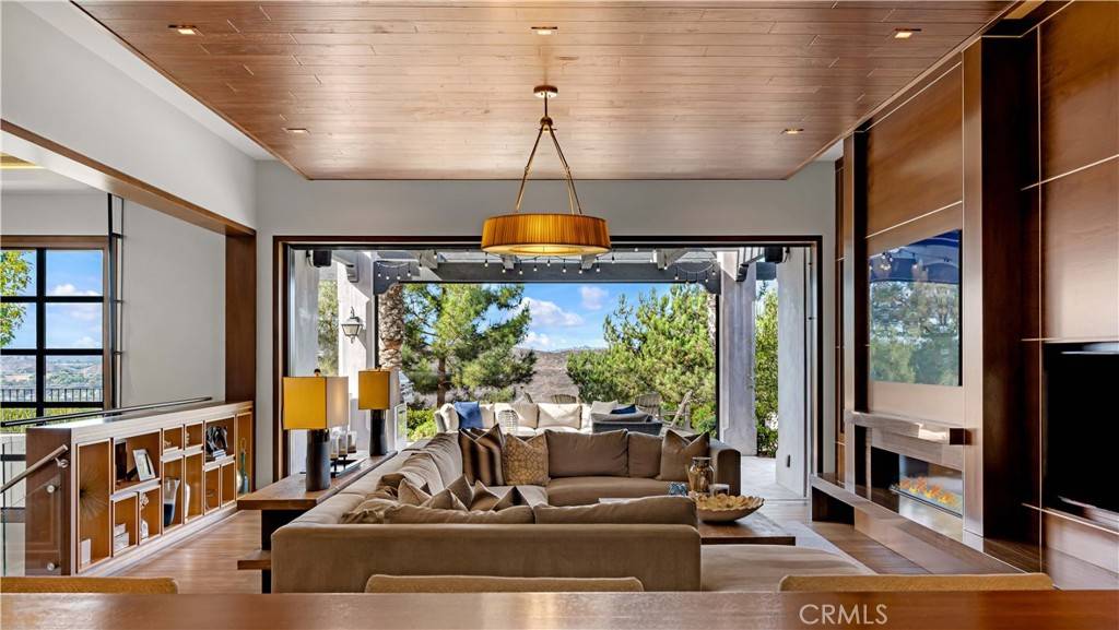 Ladera Ranch, CA 92694,2 Thomas RD