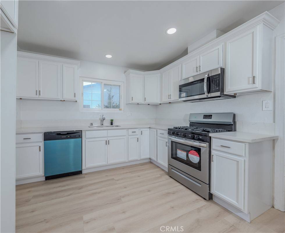 Inglewood, CA 90301,327 Nectarine ST