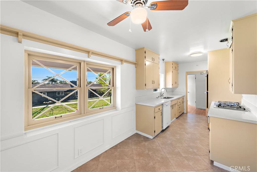 Santa Ana, CA 92706,1910 N Greenbrier ST