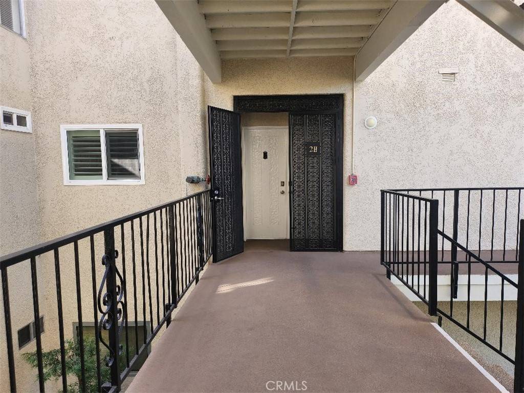 Laguna Woods, CA 92637,2401 Via Mariposa W #2H