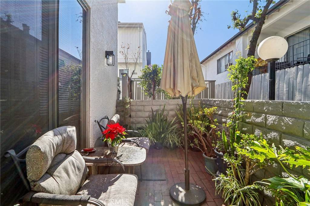 Valley Village, CA 91607,12390 Chandler BLVD #J