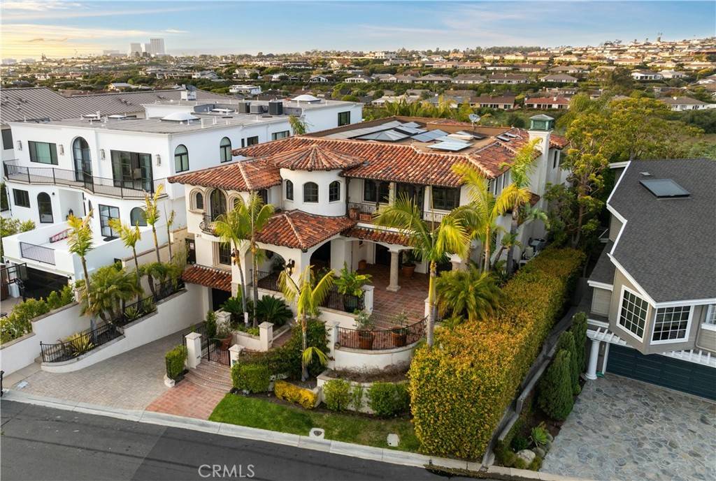 Corona Del Mar, CA 92625,445 Isabella Ter