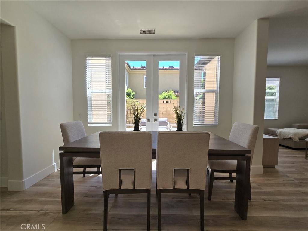 Irvine, CA 92620,94 Chantilly