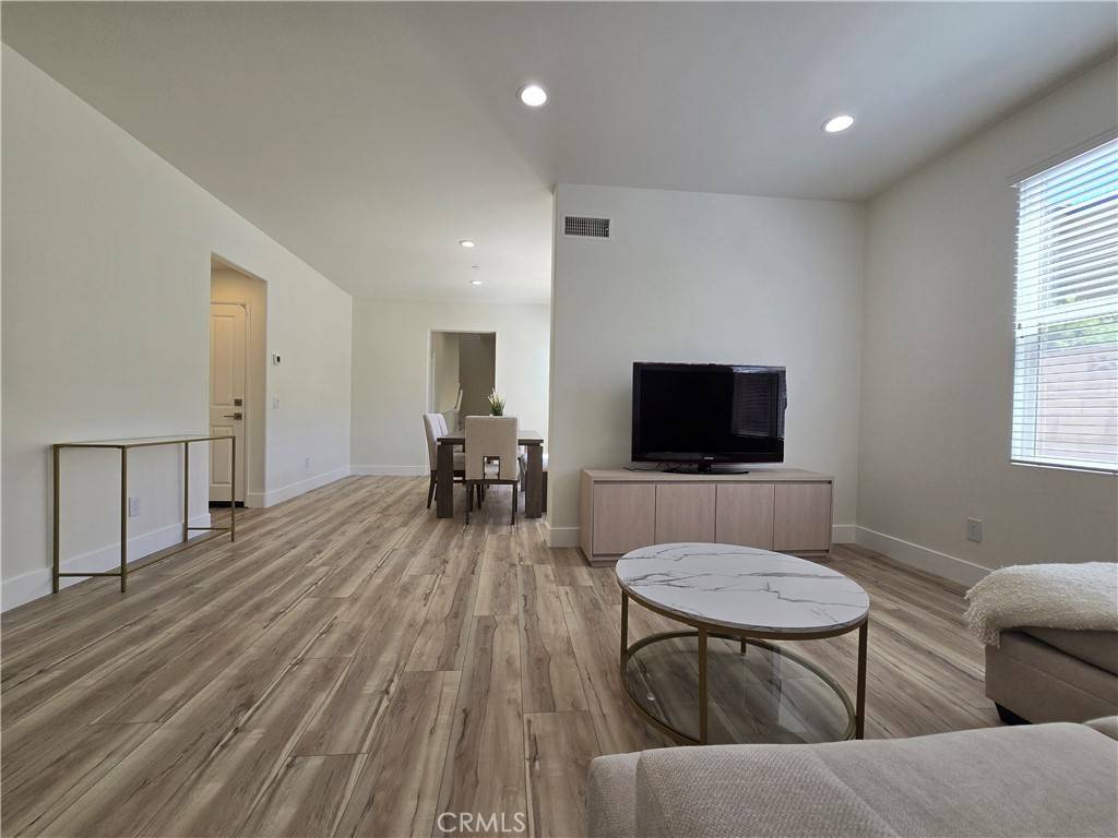 Irvine, CA 92620,94 Chantilly