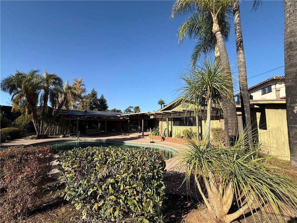Redlands, CA 92373,522 E Mariposa DR