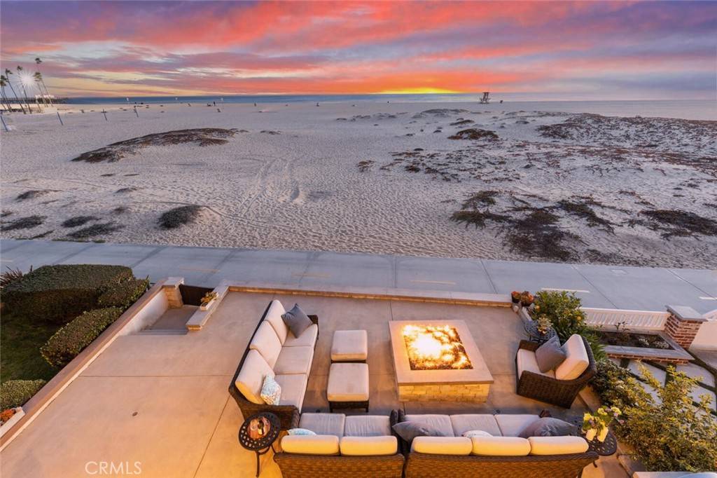 Newport Beach, CA 92661,310 E Oceanfront