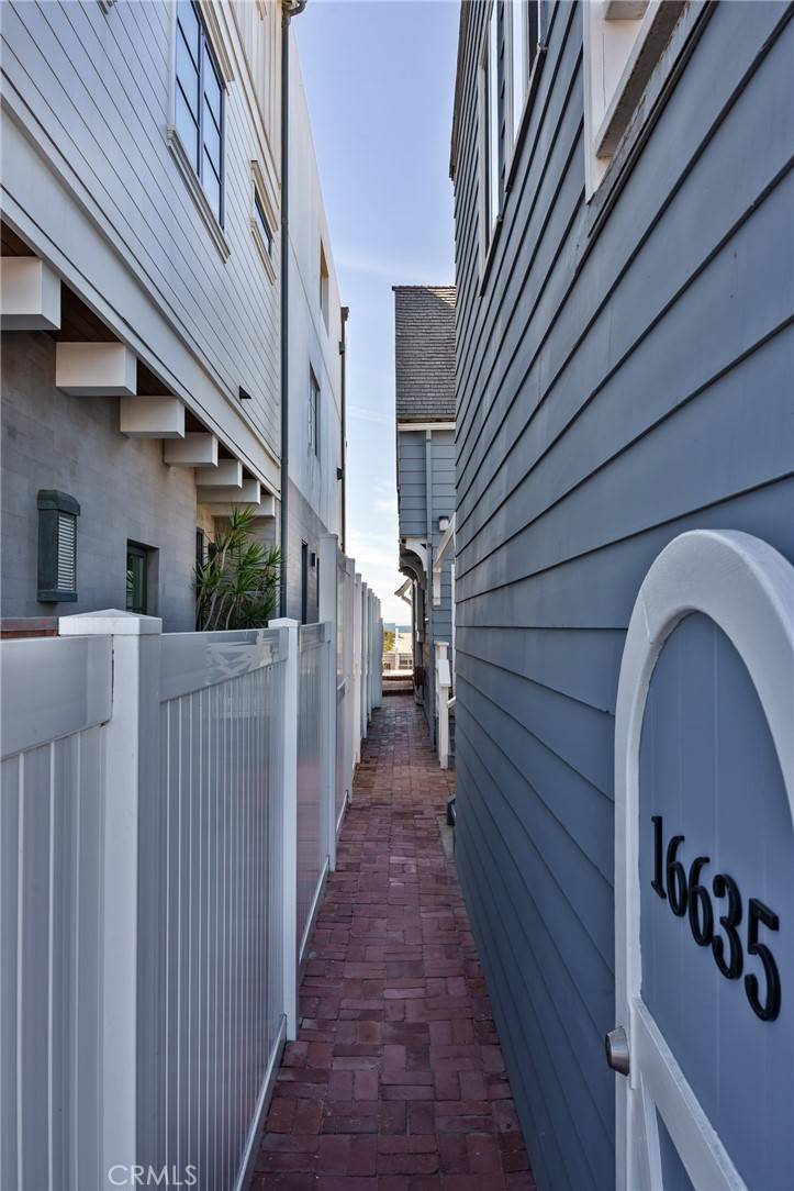 Sunset Beach, CA 90742,16635 S Pacific AVE #1