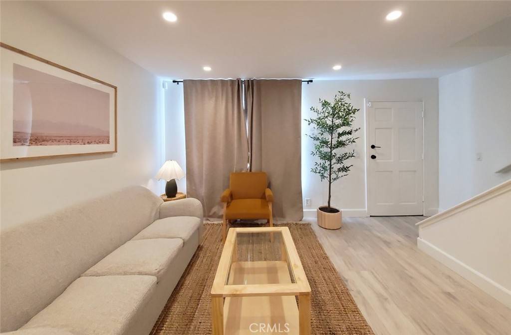Huntington Beach, CA 92646,19749 Claremont LN