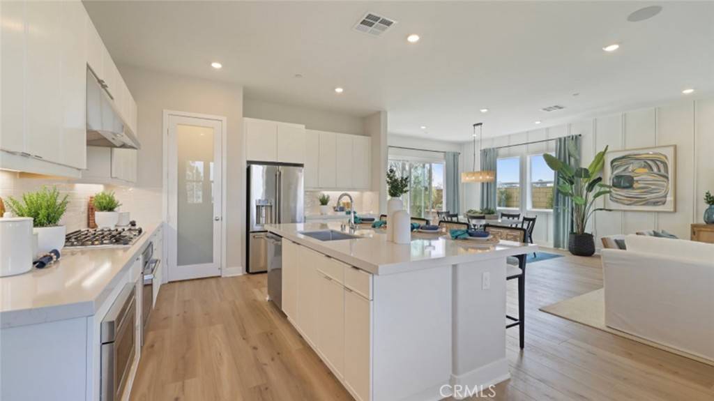 Irvine, CA 92618,428 Loon