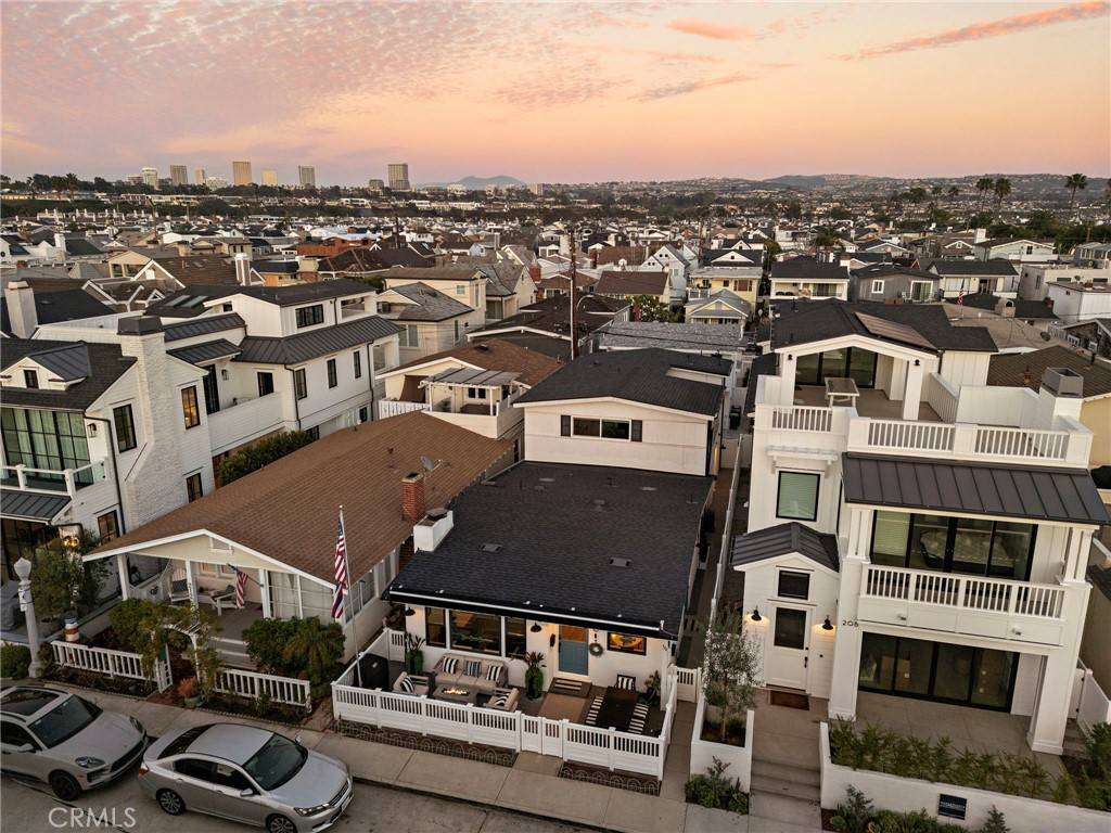 Newport Beach, CA 92662,210 Collins AVE