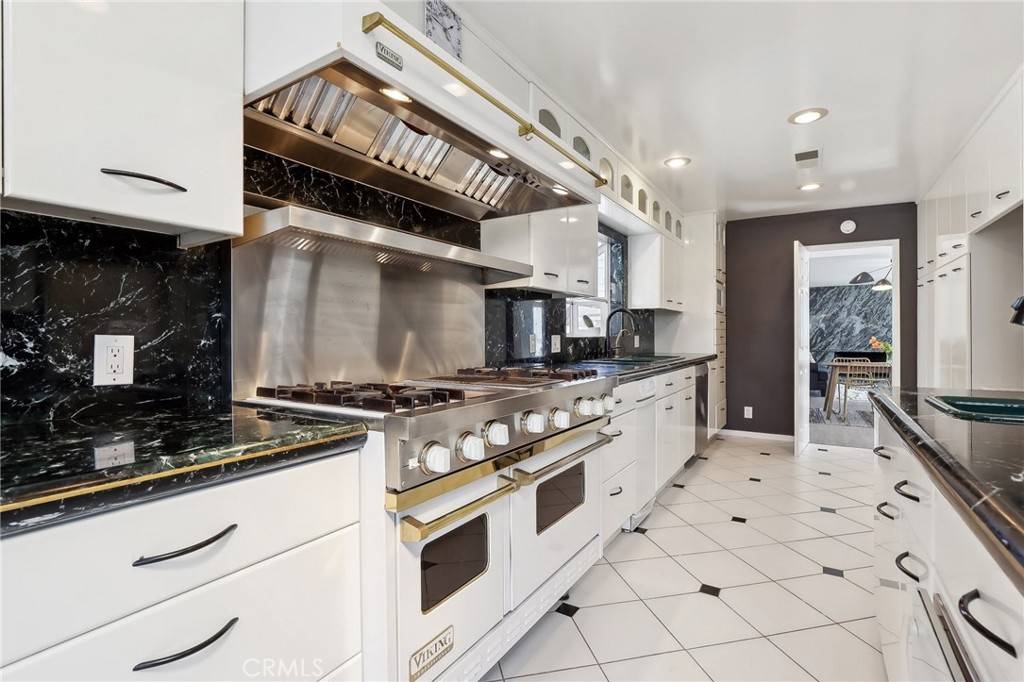 Rancho Palos Verdes, CA 90275,5726 Sunmist DR