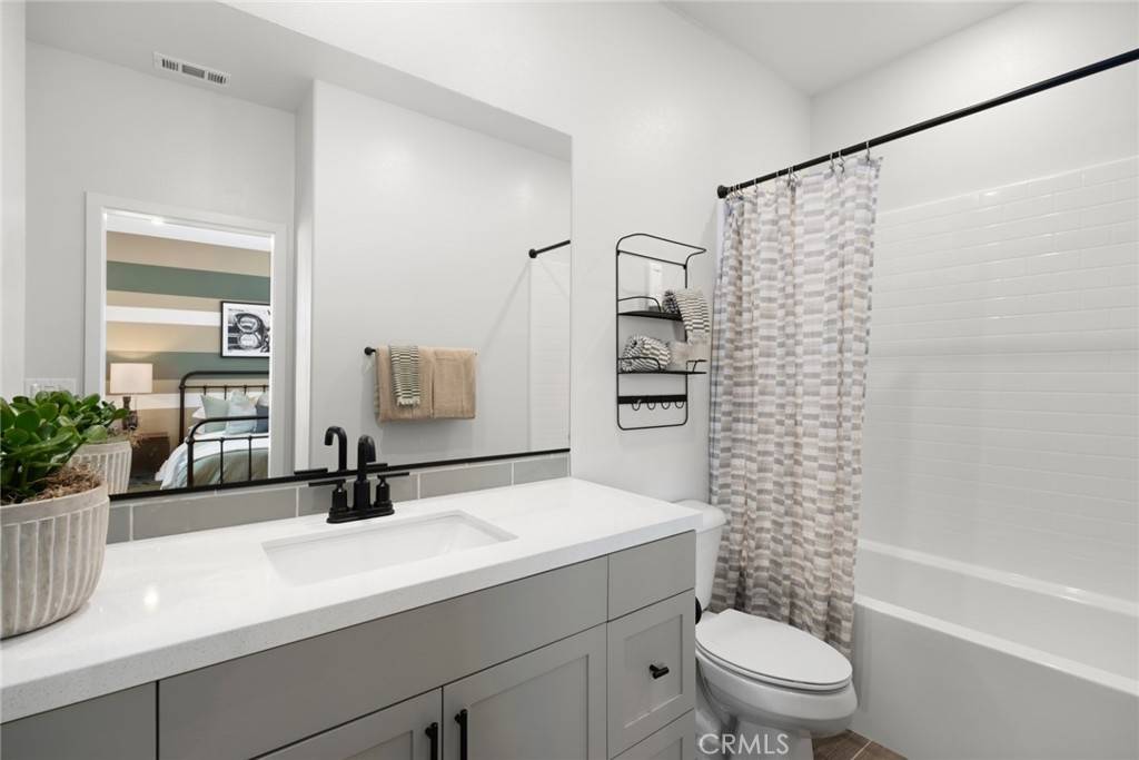 El Monte, CA 91732,12248 Mirasol LOOP #E