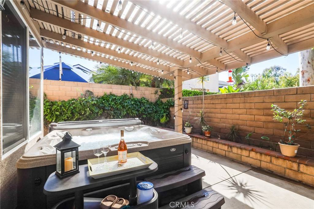 Huntington Beach, CA 92648,7814 Orchid DR