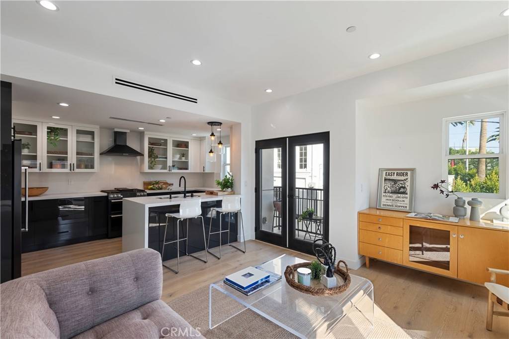 Los Angeles, CA 90068,1903 N Stoke LN