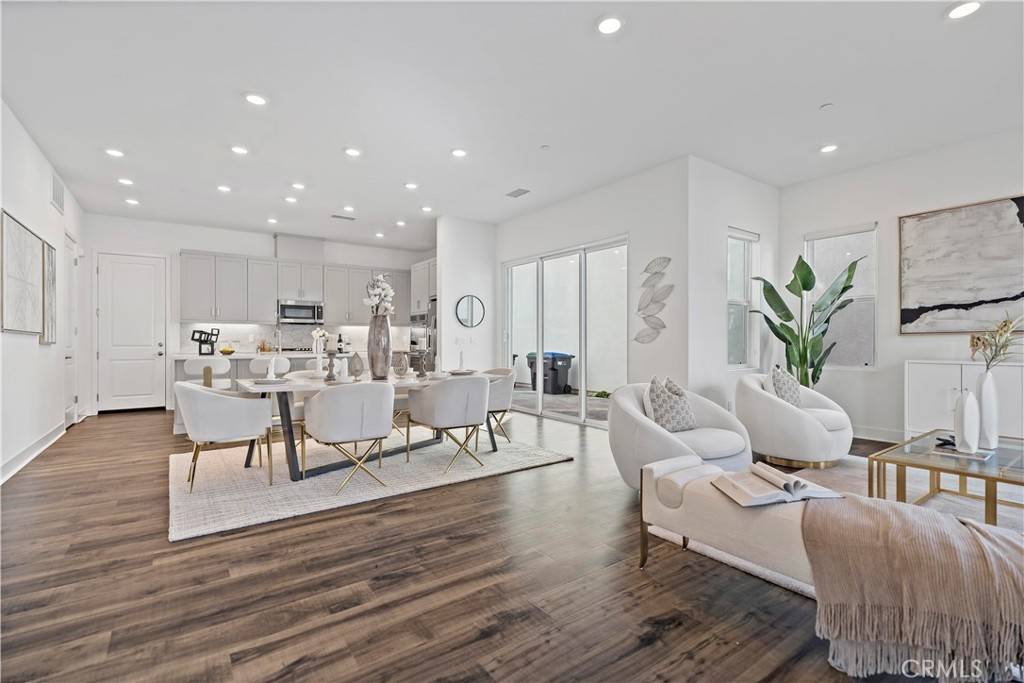 Irvine, CA 92618,392 Baluster
