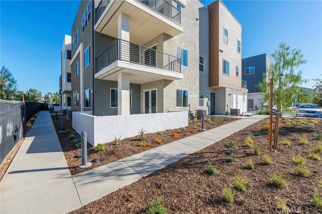 Irvine, CA 92618,121 Baluster