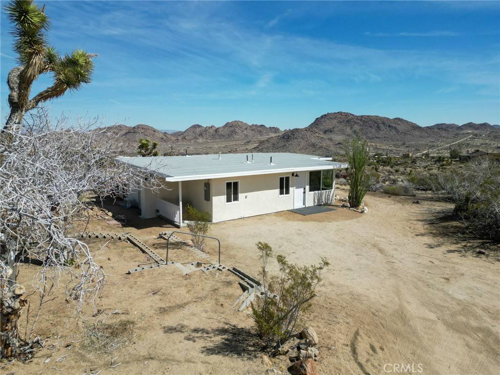 Joshua Tree, CA 92252,8587 Fleur DR