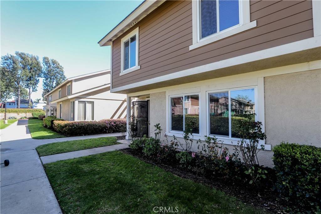 Santa Ana, CA 92707,120 Carriage DR #H