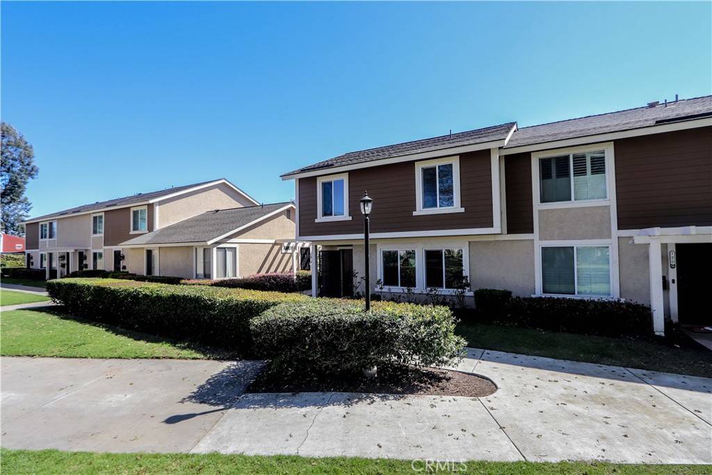 Santa Ana, CA 92707,120 Carriage DR #H