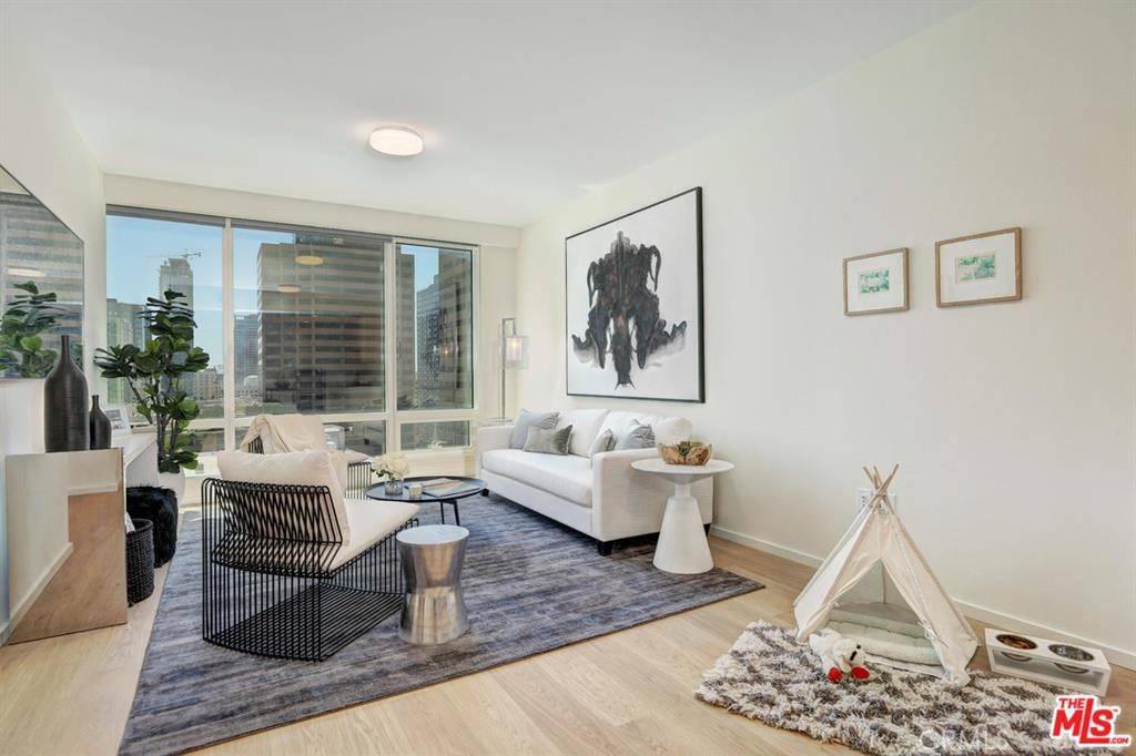 Los Angeles, CA 90017,877 Francisco ST #1208