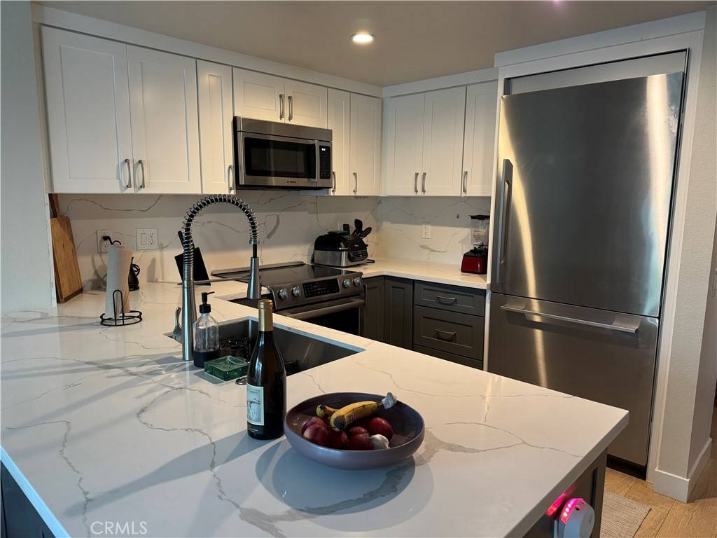 Irvine, CA 92612,184 Stanford CT #92