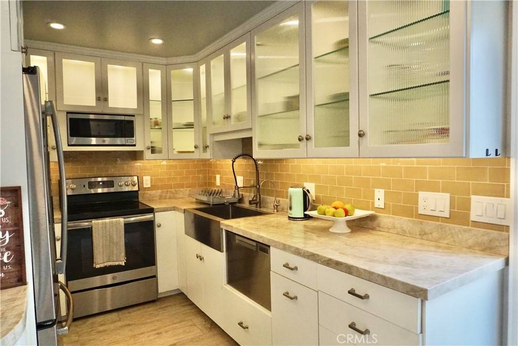 Huntington Beach, CA 92648,711 Pacific Coast Highway #301