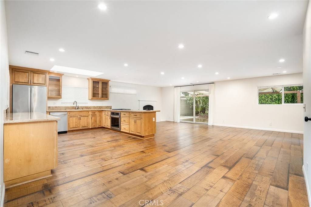 Huntington Beach, CA 92647,6432 Weber CIR