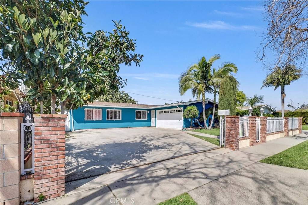 Santa Ana, CA 92704,2042 S Spruce ST