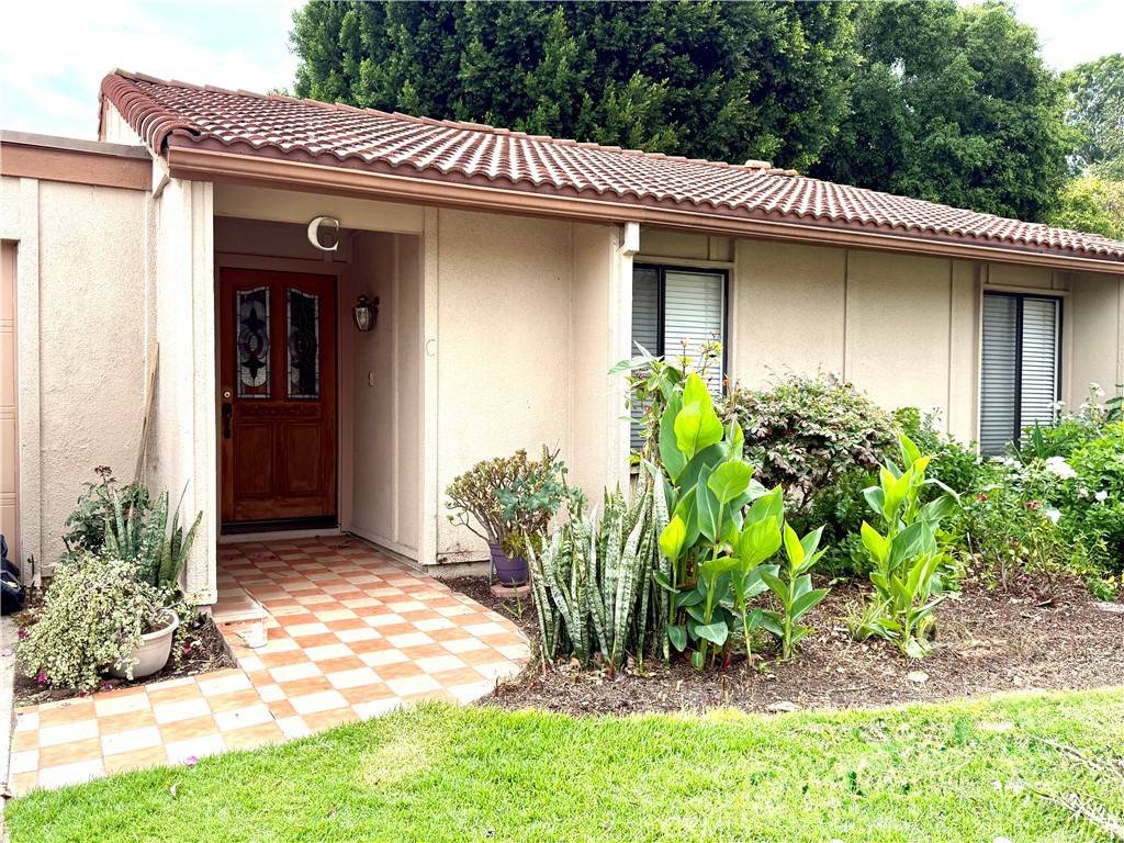Laguna Woods, CA 92637,3173 Via Vista #C