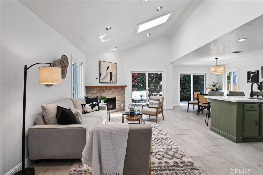 Huntington Beach, CA 92648,715 Oceanhill DR