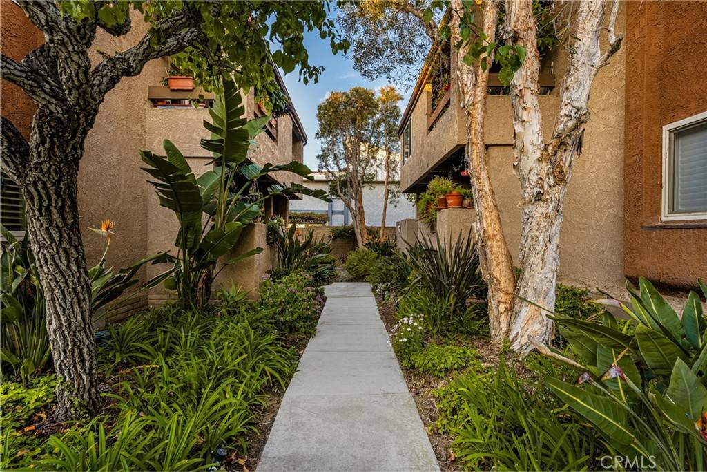Huntington Beach, CA 92649,16927 Bluewater LN