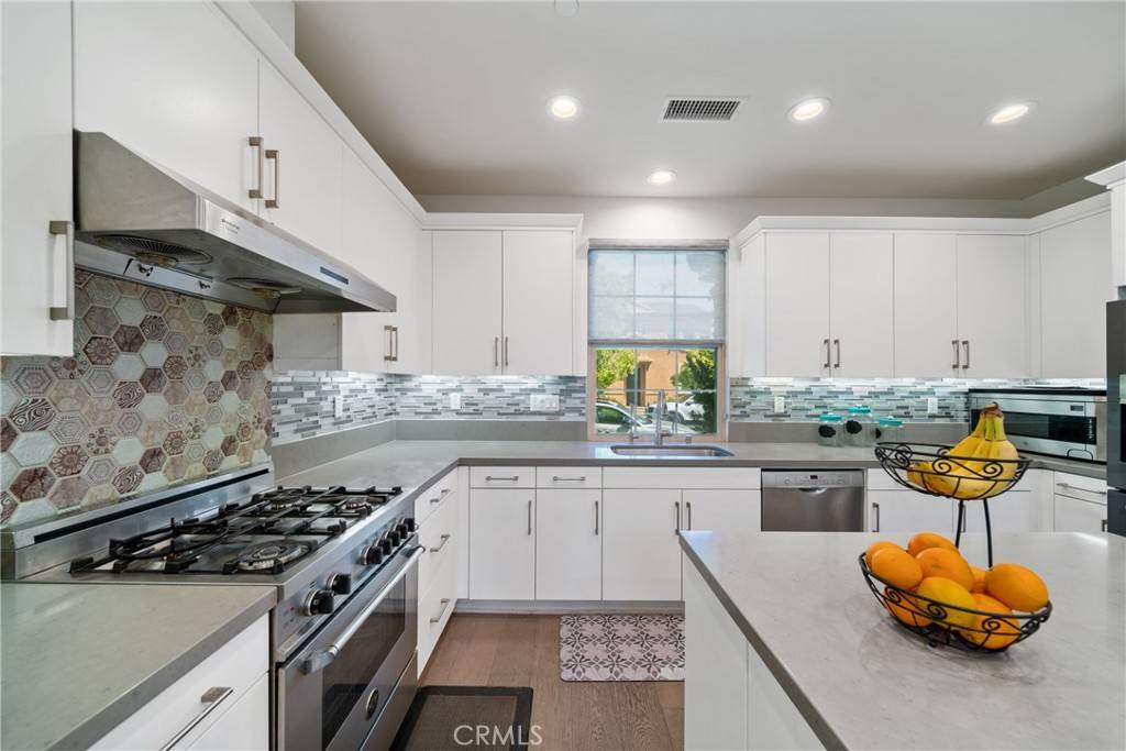 Irvine, CA 92618,137 Excursion