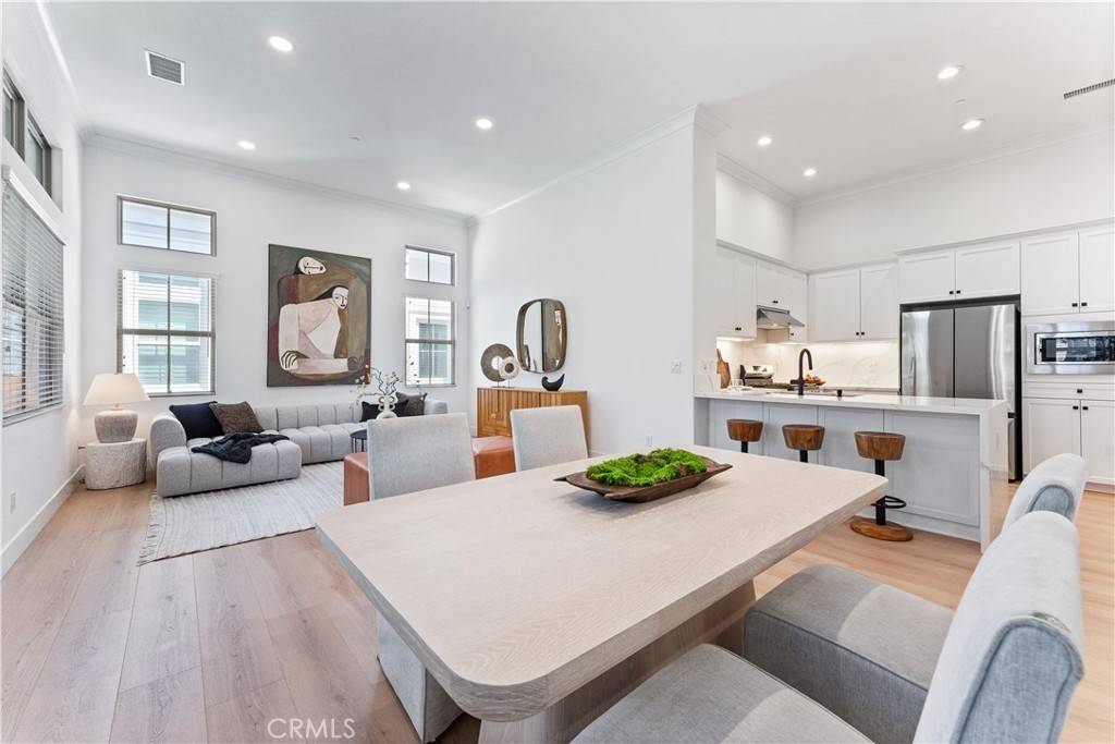 Irvine, CA 92620,90 Mayfair