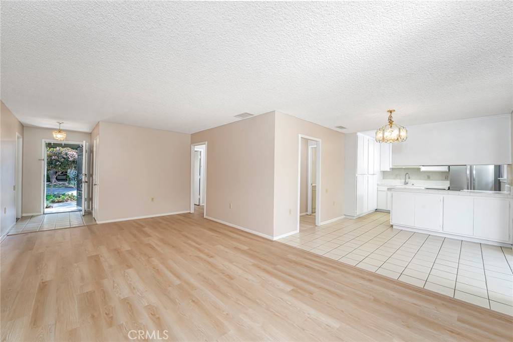 Laguna Woods, CA 92637,3185 Via Buena Vista #B