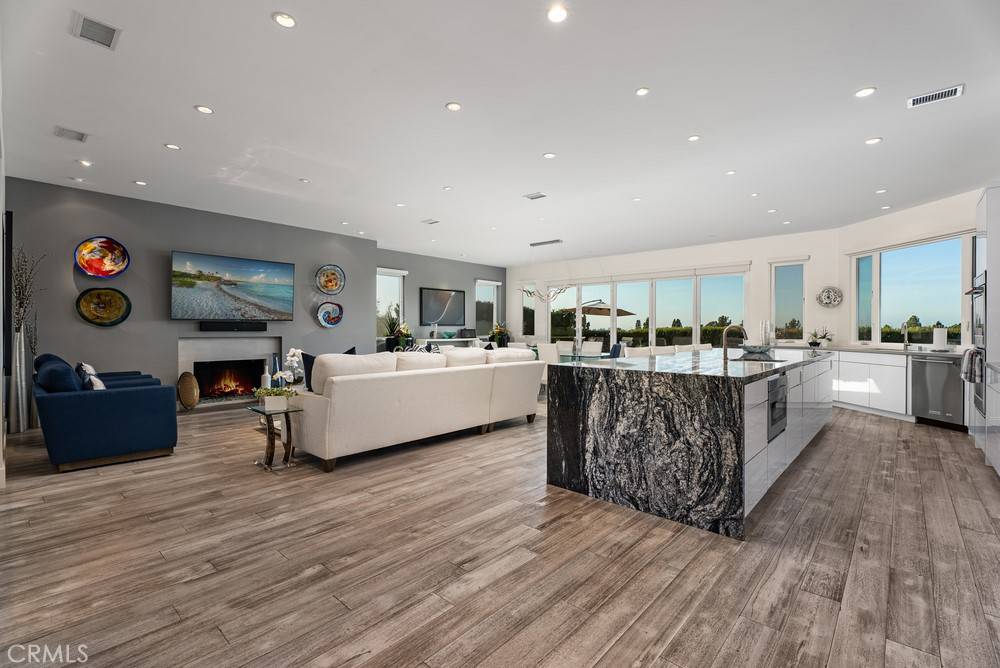 18751 Via San Marco Irvine, CA 92603