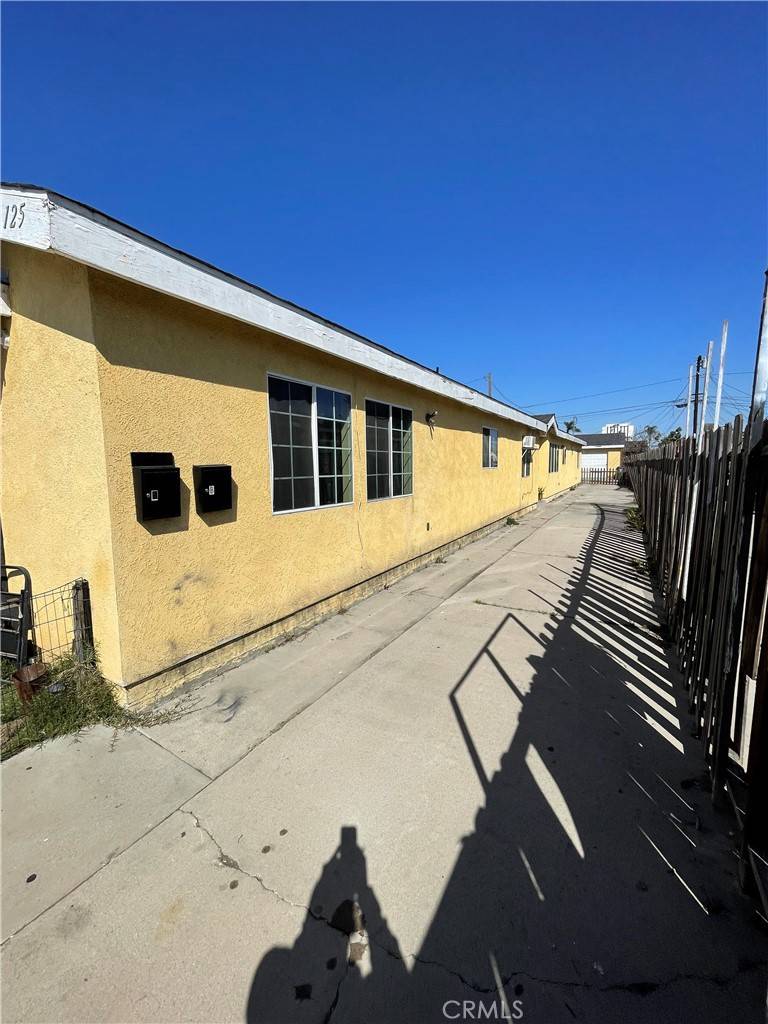 Compton, CA 90220,125 W Tichenor ST