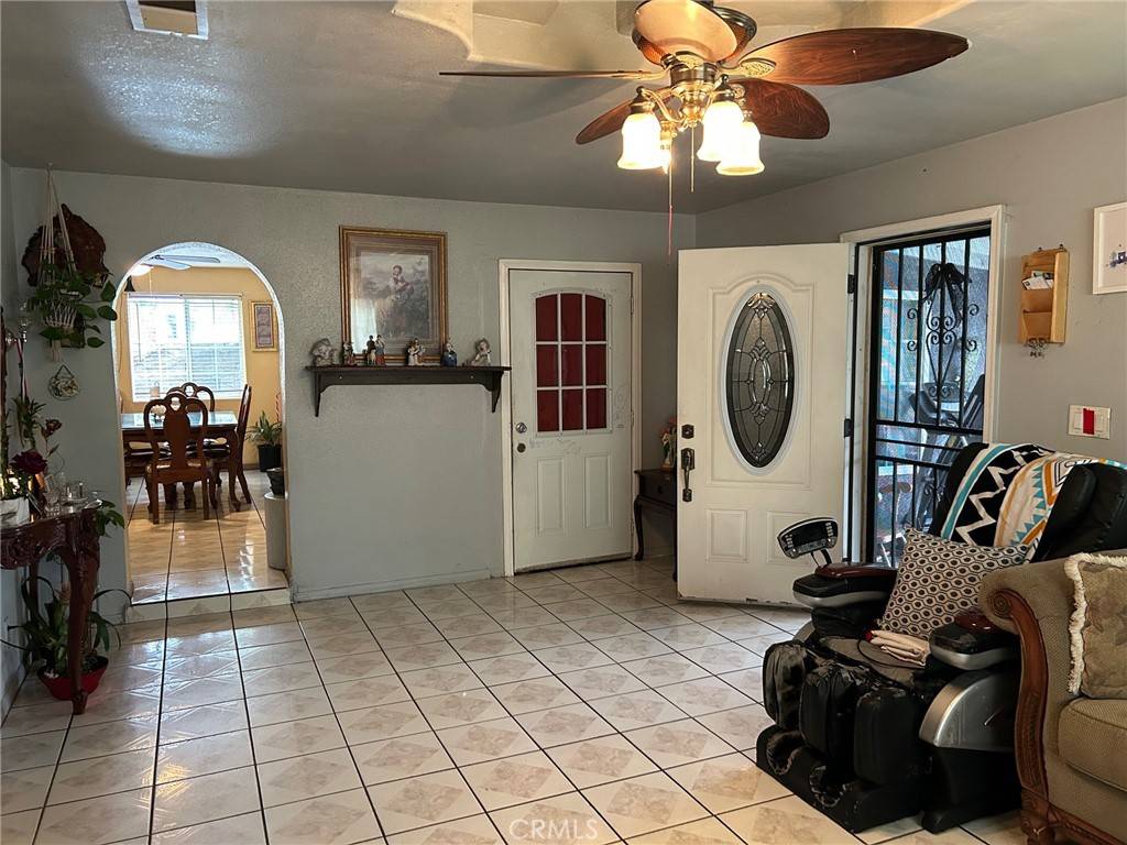 Corona, CA 92882,1214 E ST