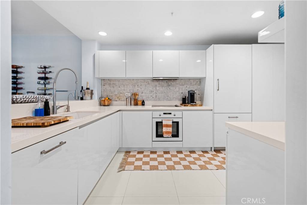 Irvine, CA 92612,2233 Martin #212