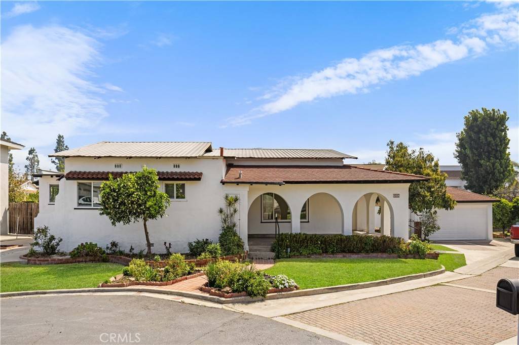 Yorba Linda, CA 92886,4942 Gem LN