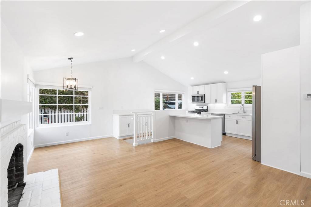 Laguna Beach, CA 92651,617 Lombardy LN