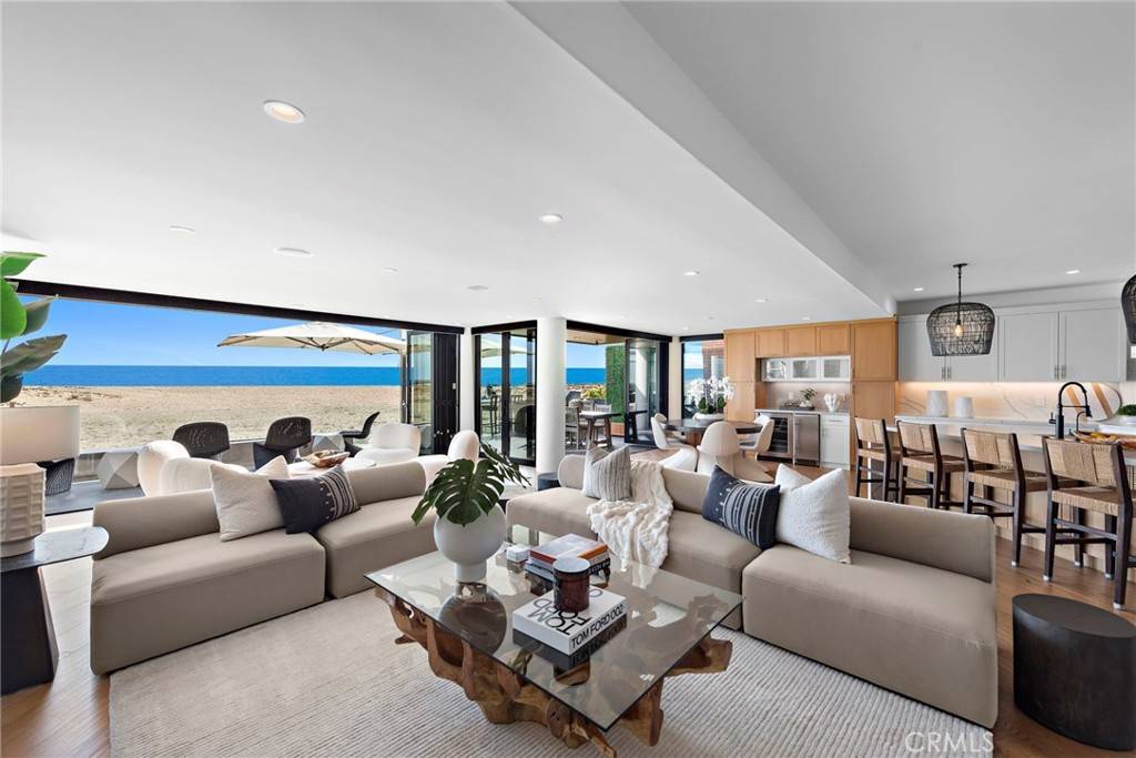 Newport Beach, CA 92661,2132 E Oceanfront