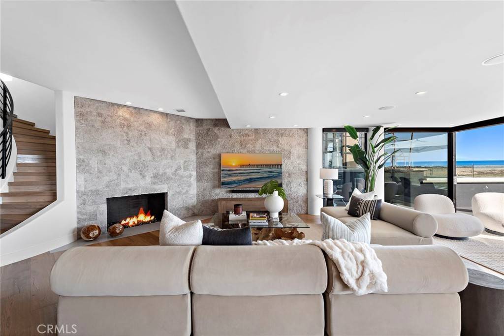 Newport Beach, CA 92661,2132 E Oceanfront