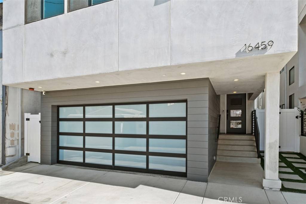 Sunset Beach, CA 90742,16459 24th ST